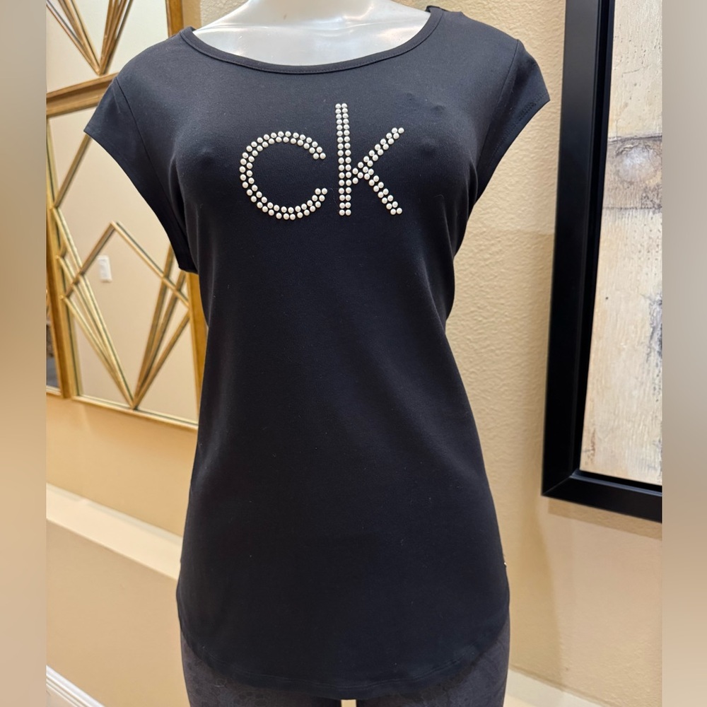 Calvin Klein Women's Short Sleeve Top with Pearls Logo. New with tags